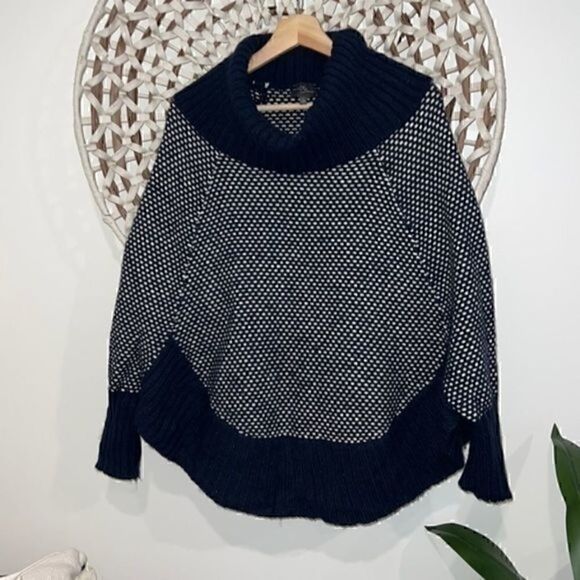 Market & Spruce navy and white poncho sweater size small excellent condition - Picture 2 of 6